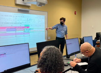 Community surveys highlight digital divide in North Philadelphia comunitarias