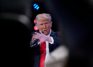 Trump es reiteradamente incoherente en el tema del aborto y los derechos reproductivos Trump