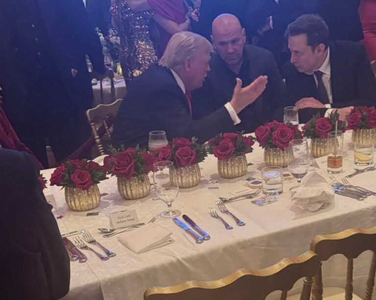 Musk, Eduardo Bolsonaro y Nigel Farage, invitados en la cena de Trump en Mar-a-Lago