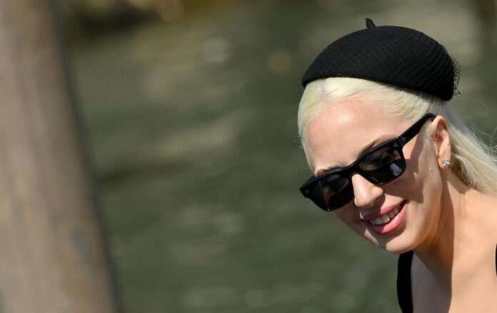 669ae718aa183948400f02e053f2d7dd16e1f5d3miniw Lady Gaga