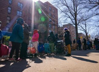 Ciudad de Nueva York reduce a 60.000 la población de inmigrantes en los albergues inmigrantes