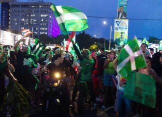 Empieza el conteo de votos de elecciones de Puerto Rico aunque miles esperan aun por votar Puerto Rico