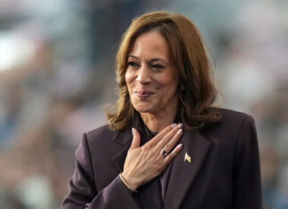 Kamala Harris llama a prender a prender las luces en la oscuridad Kamala Harris