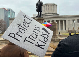 Trump critica por temas transgénero a demócratas, que no se ponen de acuerdo sobre cómo responder Trump