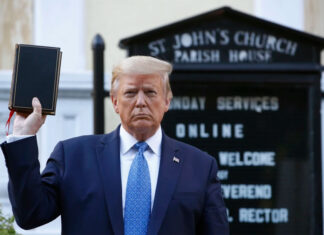 Votantes evangélicos blancos apoyan firmemente la presidencia de Donald Trump Trump