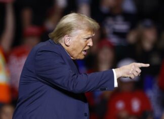 Trump quiere que Harris pague un precio político por ofrecer salud a inmigrantes sin papeles inmigrantes