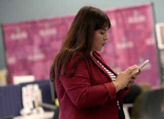 Beneficiarios del DACA temen que su protección no dure otro mandato de Trump Trump