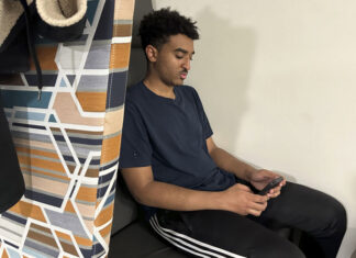 Casi la mitad de los adolescentes en EE. UU. están en línea ‘constantemente’, dice estudio adolescentes