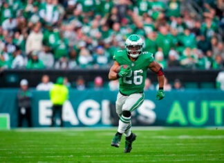 Saquon Barkley supera las 2.000 yardas en su carrera en triunfo de Eagle 41-7 ante Cowboys Eagles