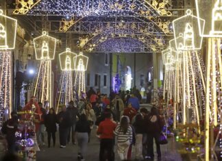 Una villa navideña de casi 2 kilómetros atrae a turistas al centro de México México