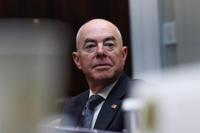 f38a7cb122ce9a0d88770bc4dfd8779dbdda966eminiw inmigrantes