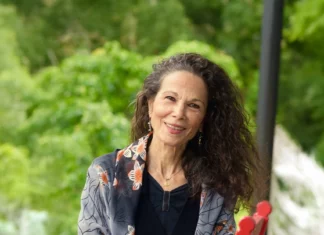 Prolífica poeta y escritora Julia Álvarez es celebrada por Esperanza Arts Center Julia Álvarez