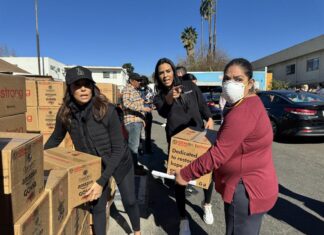 Eva Longoria se une a las cuadrillas de voluntarios latinos que ayudan en Los Ángeles Eva Longoria