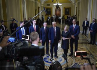 Trump planea emitir 100 decretos sobre frontera, deportaciones y otros temas desde su primer día Trump