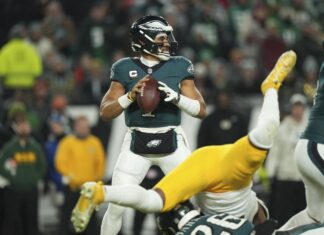 Eagles avanzan en los playoffs pese a modesto partido de Jalen Hurts