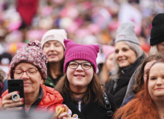 Decenas de miles de personas se manifiestan en Washington días antes de la investidura de Trump