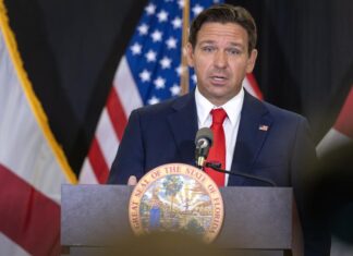 DeSantis pide poder extraordinario para transportar extranjeros fuera de EE. UU., dice diario DeSantis