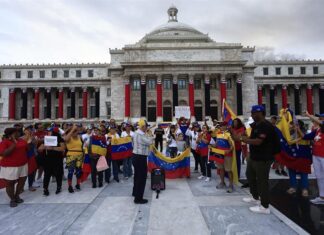 Decenas de personas se manifiestan en Puerto Rico para protestar contra Nicolás Maduro Puerto Rico