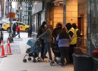 La Policía de Nueva York cooperó hoy con redada de inmigración por orden del alcalde