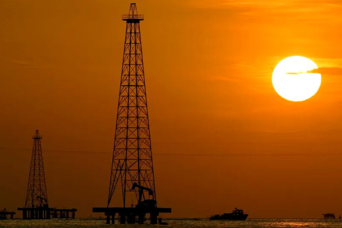 Las-grandes-petroleras-invierten-450-millones-para-influir-la-agenda-política-de-Trump-y-el-Congreso