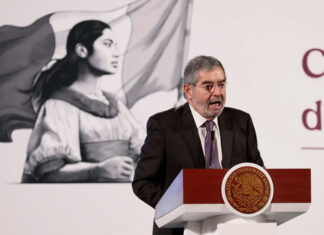 México afirma que sus connacionales aportan el 8 % al PIB de Estados Unidos México