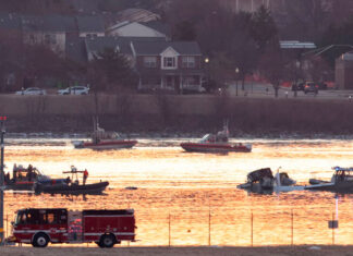 No hay sobrevivientes en colisión entre avión comercial y helicóptero en Washington: autoridades Washington