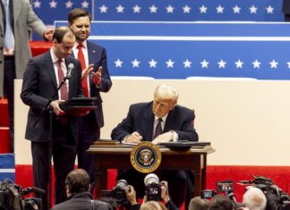 Trump desmantela el legado de Biden con una ola de decretos que inauguran su mandato Trump