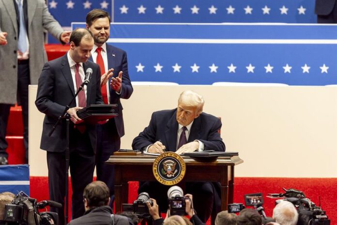 Trump desmantela el legado de Biden con una ola de decretos que inauguran su mandato Trump