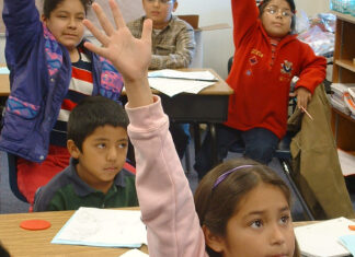 Una niña latina termina con su vida tras amenazas de deportación de otros alumnos latina