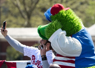 Bryce Harper lleva su amor por el Phillie Phanatic al siguiente nivel con un tatuaje Phillie Phanatic