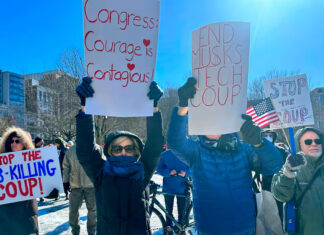 Mientras unos festejaban otros protestaban Educación