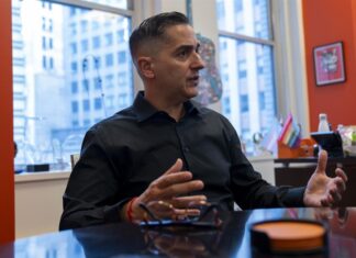 El bloqueo de Trump a fondos federales siembra el caos en ONGs con programas comunitarios