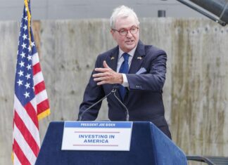 El gobernador de Nueva Jersey confiesa tener una inmigrante ilegal escondida en su casa inmigrante