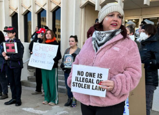 Gobernador de Oklahoma dice que detendrá plan para recopilar estatus migratorio de niños Oklahoma