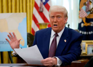 Juez bloquea medida migratoria de Trump que permite arrestos en iglesias para ciertos grupos