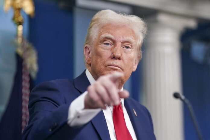 La administración Trump quiere desmantelar el Departamento de Educación, según WSJ Trump