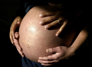 La brecha racial se amplió en muertes maternas en EE. UU. maternas