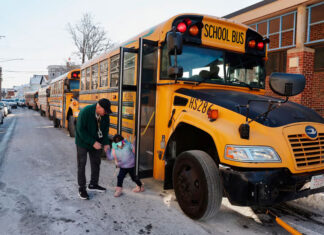 Las escuelas deben proteger a los estudiantes –y cumplir la ley– si aparece ICE
