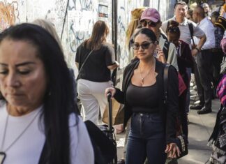 Madre mexicana regresa a Estados Unidos para ver a sus hijos tras 14 años de ser deportada madre