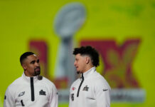 10 months after Super Bowl, Mahomes and Hurts struggle in historic week of turnovers Mahomes