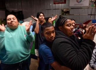 Migrantes varados en México buscan nuevo comienzo después de que Trump eliminara su vía legal a EE. UU. Migrantes