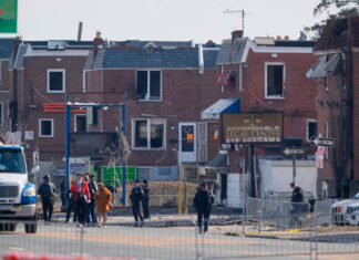 Niño que protegió a su hermana durane el avionazo en Filadelfia, tiene una reperación ‘milagrosa’ avión