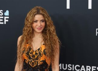 Shakira dedica a la comunidad inmigrante en EE. UU. su Grammy a mejor álbum de pop latino Shakira