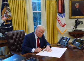 Plan de Trump de una «tarjeta dorada» por 5 millones de dólares genera confusión entre expertos en inmigración Trump