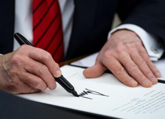 Trump firma una orden ejecutiva que da más poder a Musk para recortar el gasto público