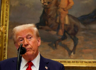 Trump no debería politizar la ayuda a las víctimas de catástrofes naturales Trump