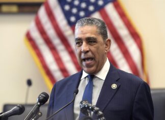 Un congresista dominicano responderá en español al discurso de Trump ante la Cámara Baja