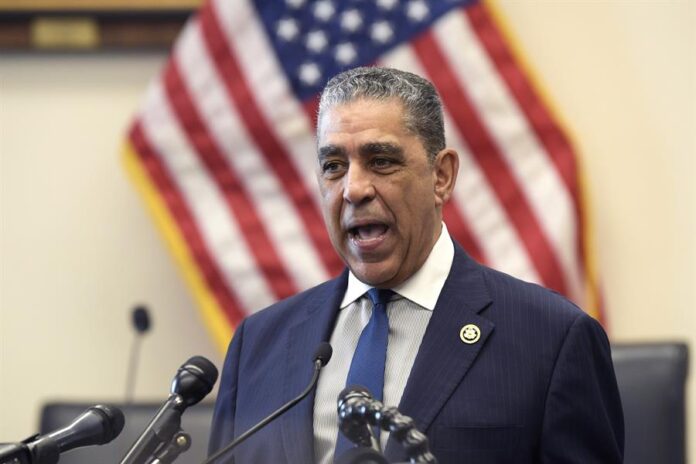 Un congresista dominicano responderá en español al discurso de Trump ante la Cámara Baja