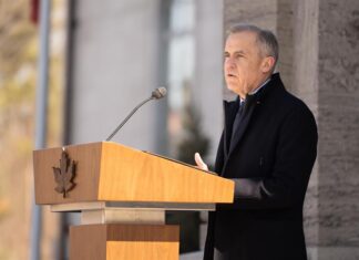 El primer ministro canadiense califica los aranceles al automóvil como un «ataque directo» canadiense