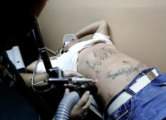 Venezolanos fueron catalogados como pandilleros y deportados por tatuajes comunes, dicen abogados tatuajes
